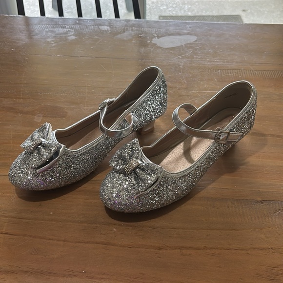 Girls Sparkly Dress Shoes - Picture 3 of 5